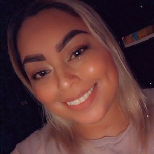 Meet your Posher, Ana